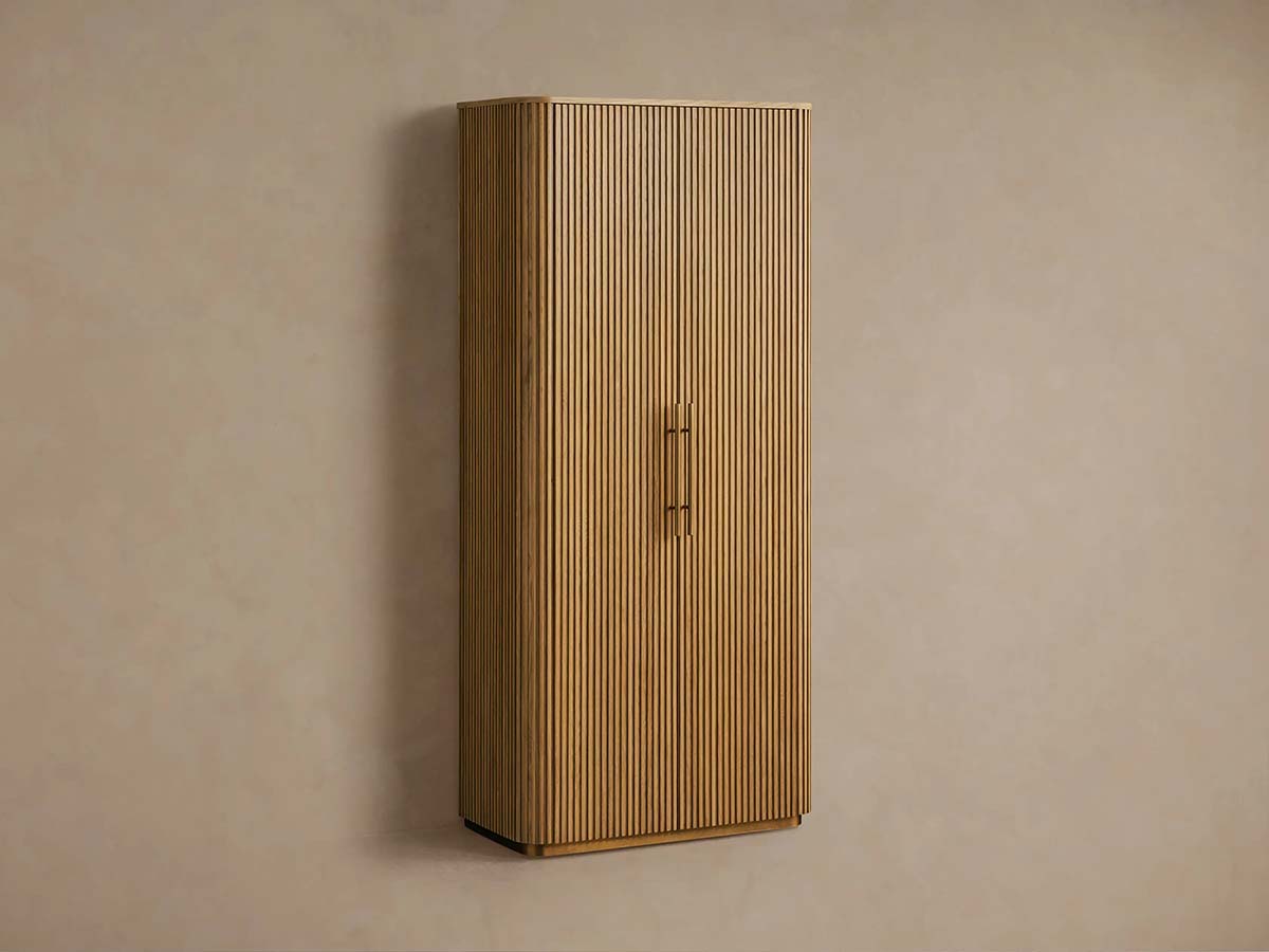 Armoire haute Finnley en bois, style champêtre, avec portes, pour salon.
