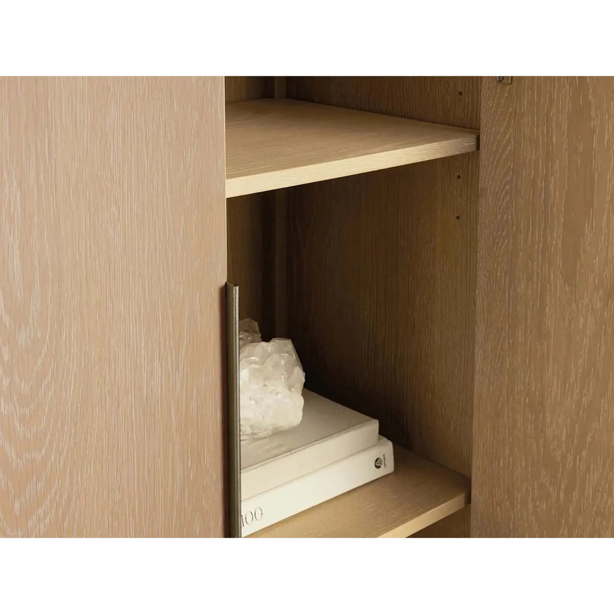 Armoire de rangement haute Caden avec portes en bois, en noyer, vitrine d'entrée ou de salle à manger.