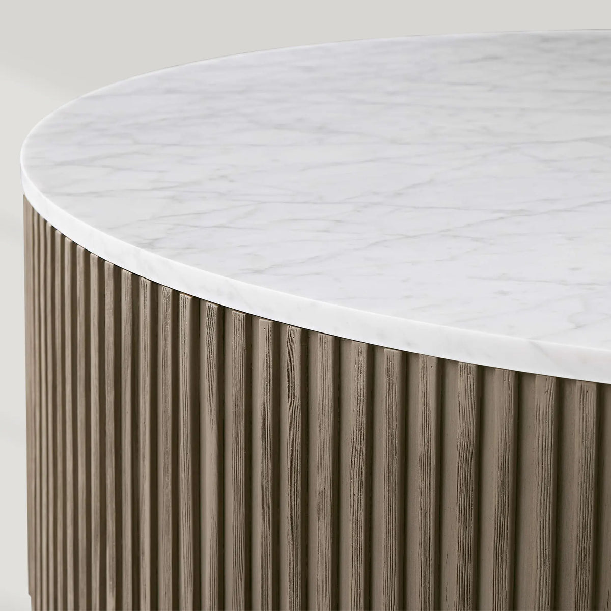 Finnley Runder Couchtisch Sofa Beistelltisch Teetisch mit Steinplatte & Messingsockel