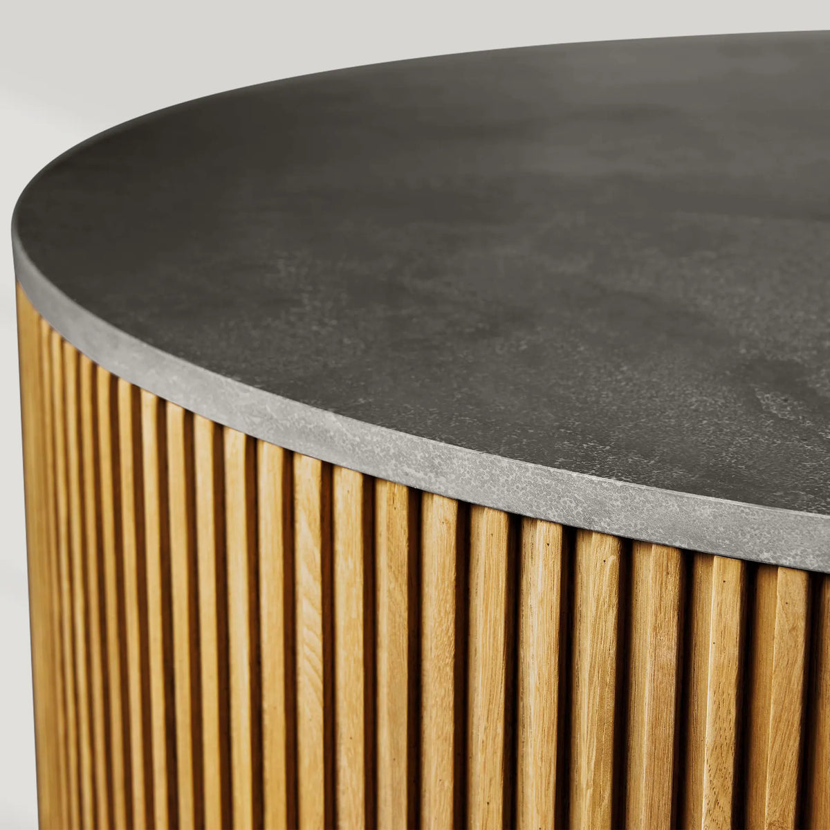 Finnley Runder Couchtisch Sofa Beistelltisch Teetisch mit Steinplatte & Messingsockel