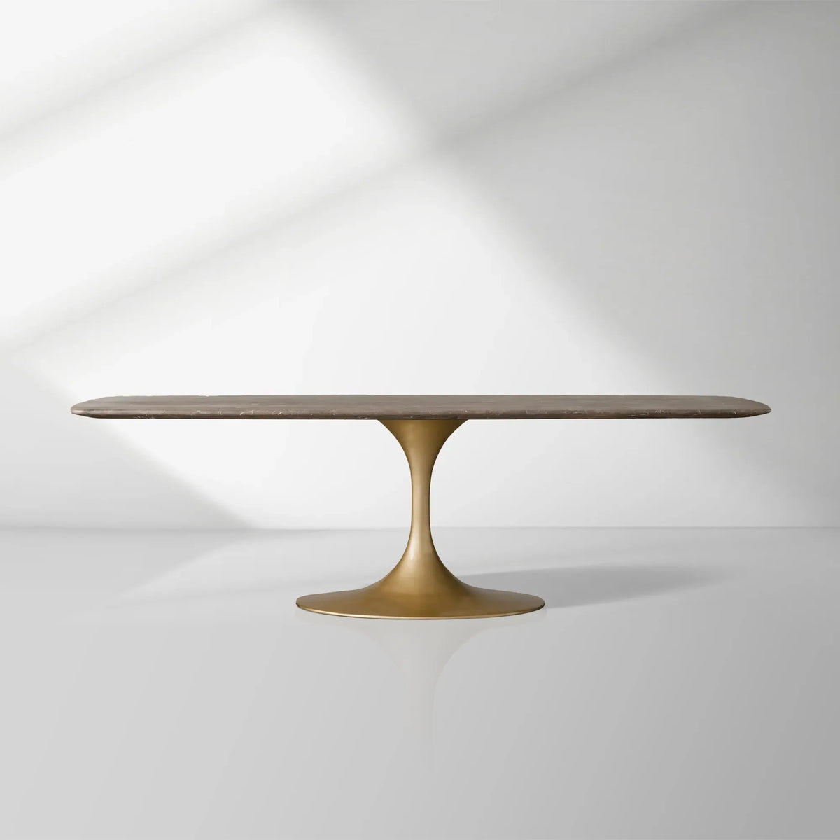 Table de salle à manger Aero avec plateau en marbre et piètement en acier Launette, table de salle à manger de luxe de style tulipe