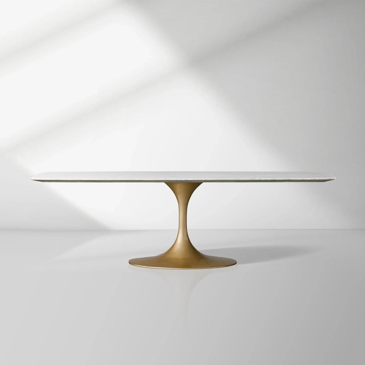 Table de salle à manger Aero avec plateau en marbre et piètement en acier Launette, table de salle à manger de luxe de style tulipe