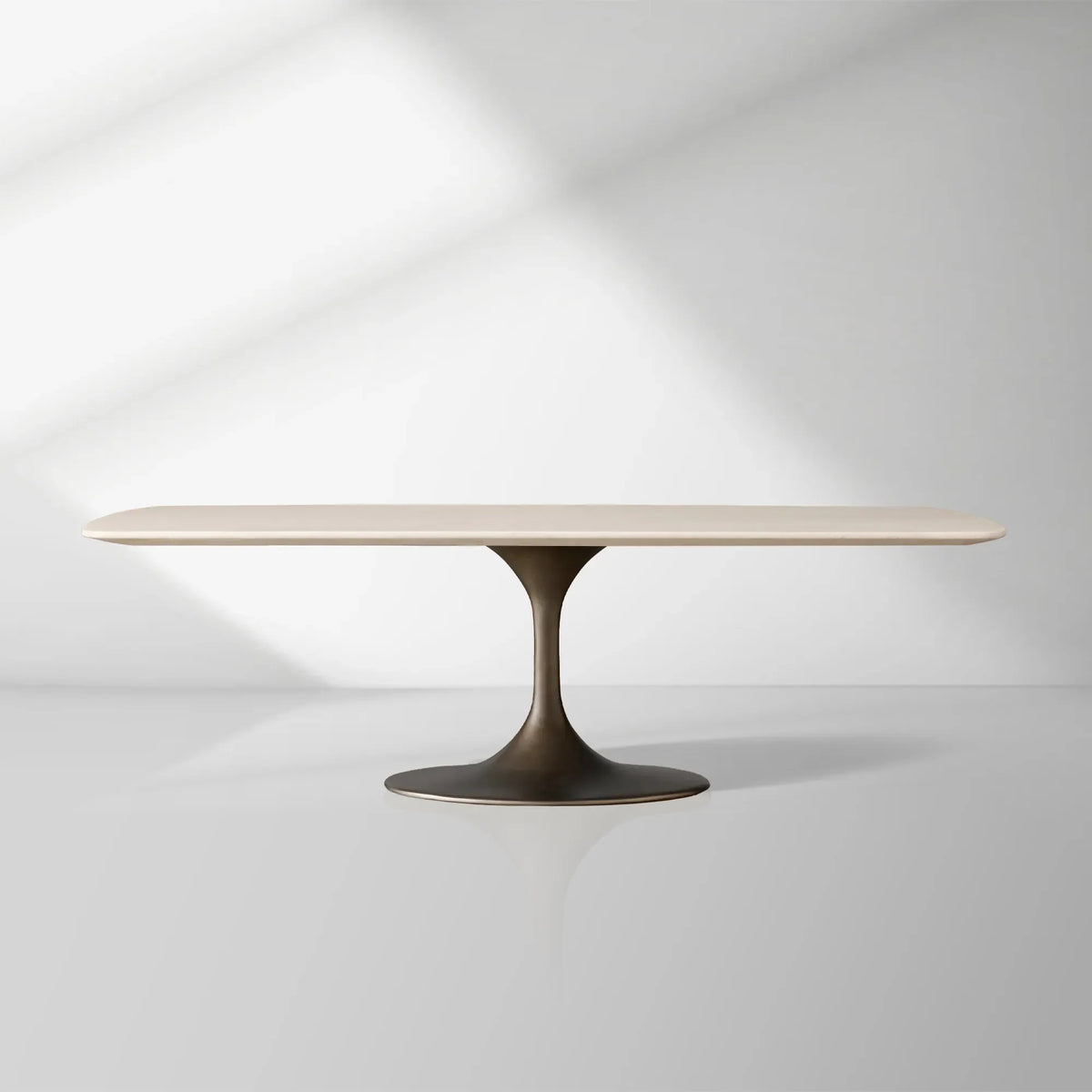 Table de salle à manger Aero avec plateau en marbre et piètement en acier Launette, table de salle à manger de luxe de style tulipe