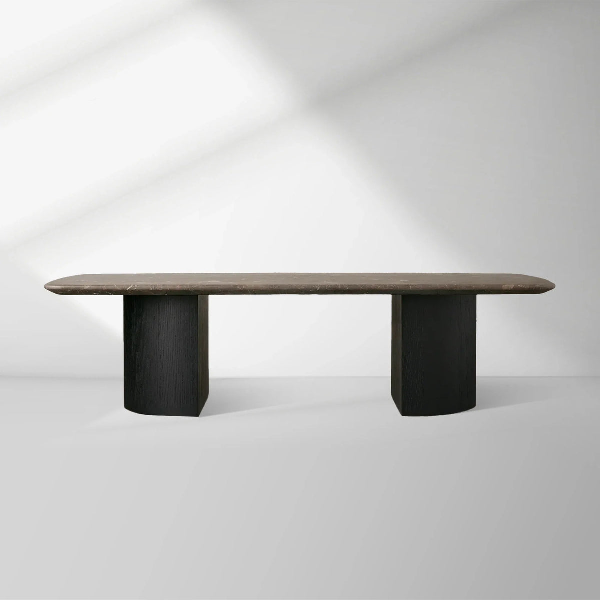 San Germani 72" Steincouchtisch mit Natursteinplatte und Dauphine Metallfuß