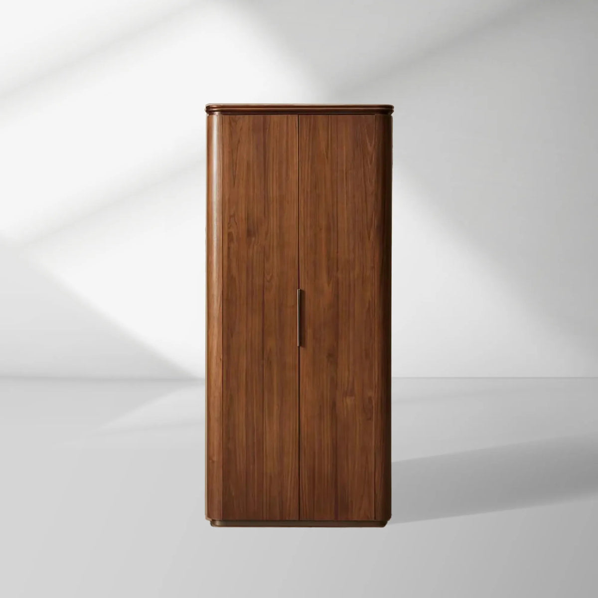 Armoire de rangement haute Caden avec portes en bois, en noyer, vitrine d'entrée ou de salle à manger.