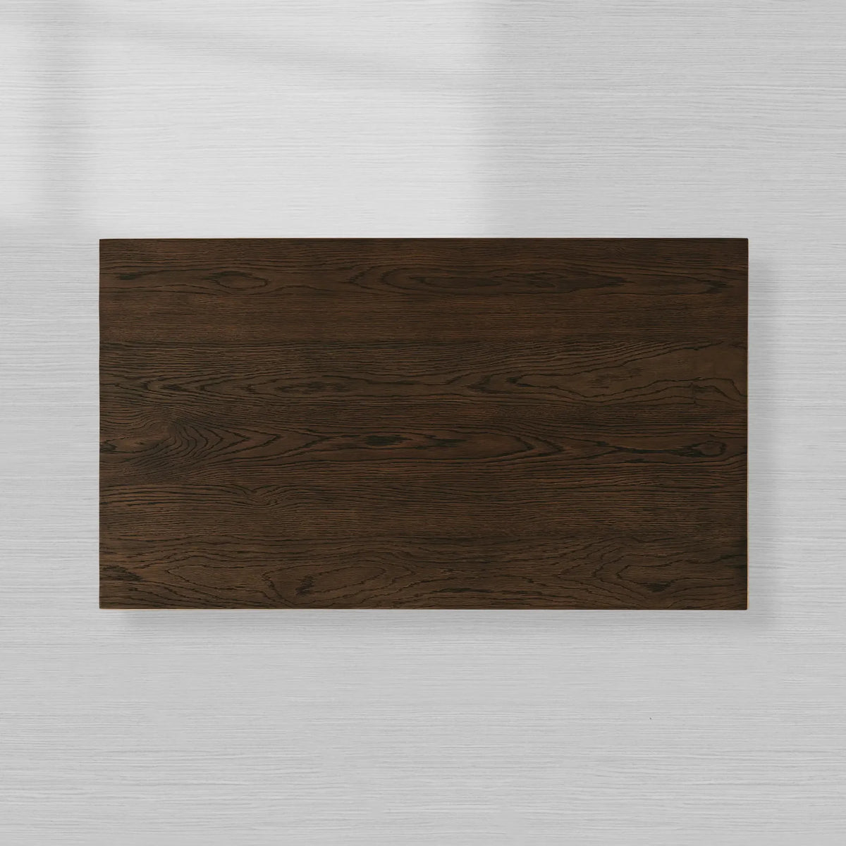 Table basse rectangulaire Sullivan avec placages en chêne massif et base à plinthe noire Table basse de salon
