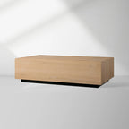 Table basse rectangulaire Sullivan avec placages en chêne massif et base à plinthe noire Table basse de salon