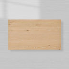 Table basse rectangulaire Sullivan avec placages en chêne massif et base à plinthe noire Table basse de salon