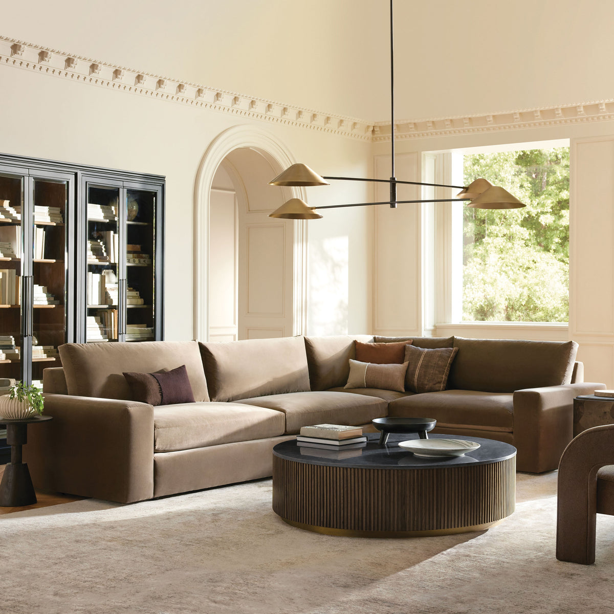 Finnley Runder Couchtisch Sofa Beistelltisch Teetisch mit Steinplatte & Messingsockel