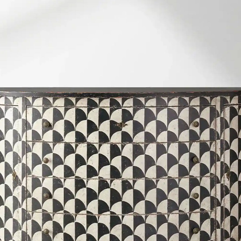 Buffet/meuble de rangement moderne en bois de peuplier Andretta, orné de motifs géométriques noirs et blancs