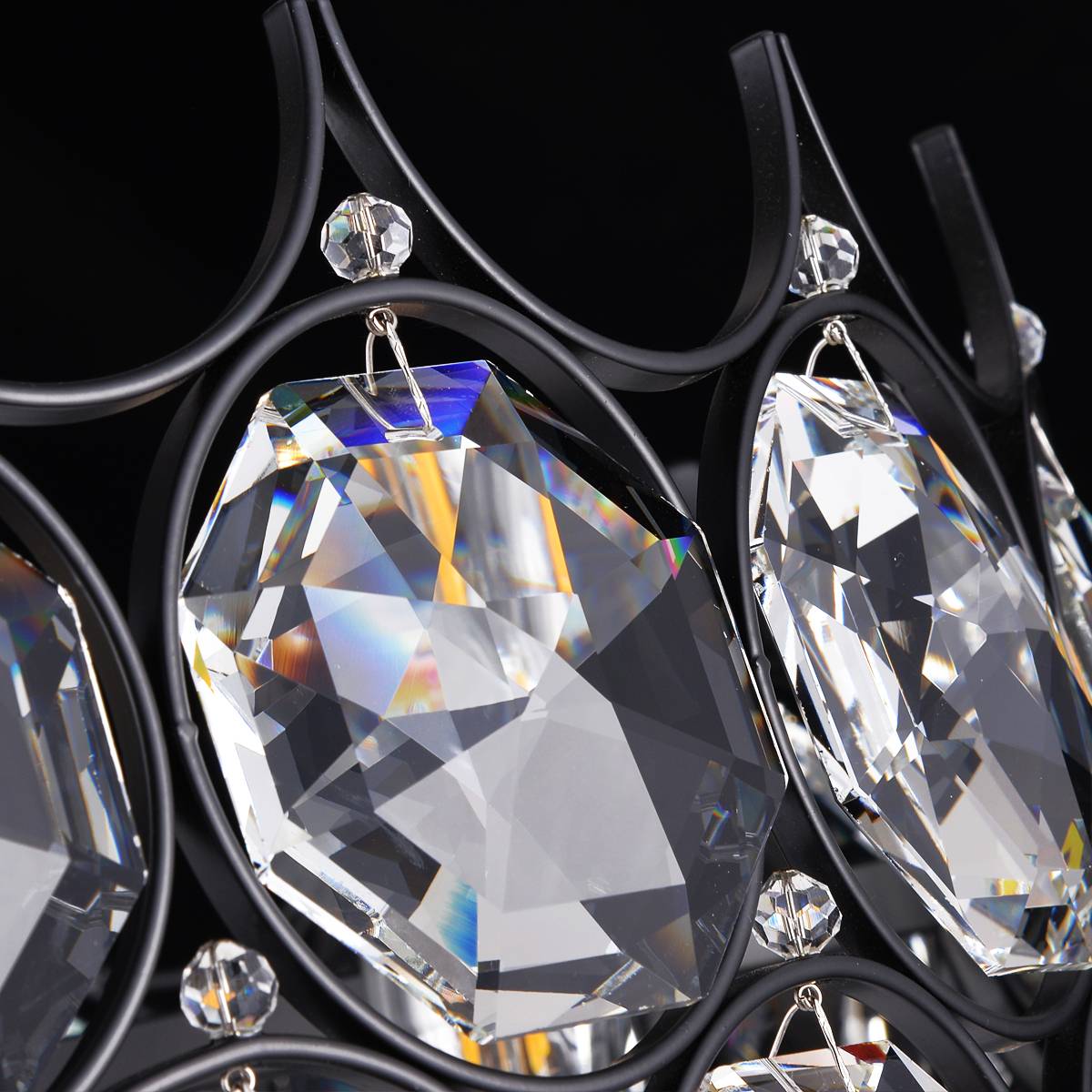 Luxuriöser 24x24x8,3 Zoll großer Kronleuchter aus schwarzem Metall und Kristall mit 39,4 Zoll langer Aufhängekette – Elegante dekorative Beleuchtungskörper
