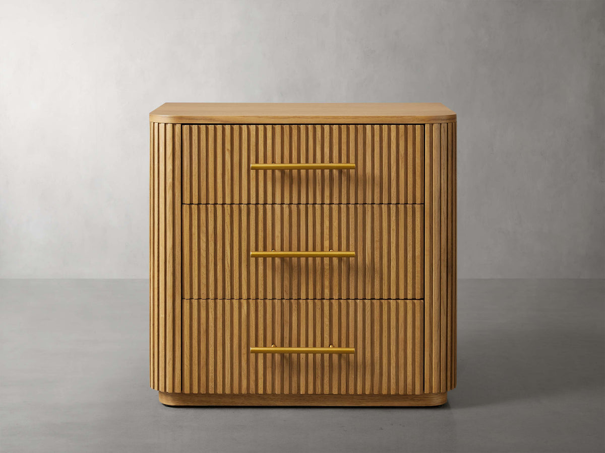 Table de chevet Finnley Wood avec placage de chêne, meuble de chambre à coucher, 3 tiroirs