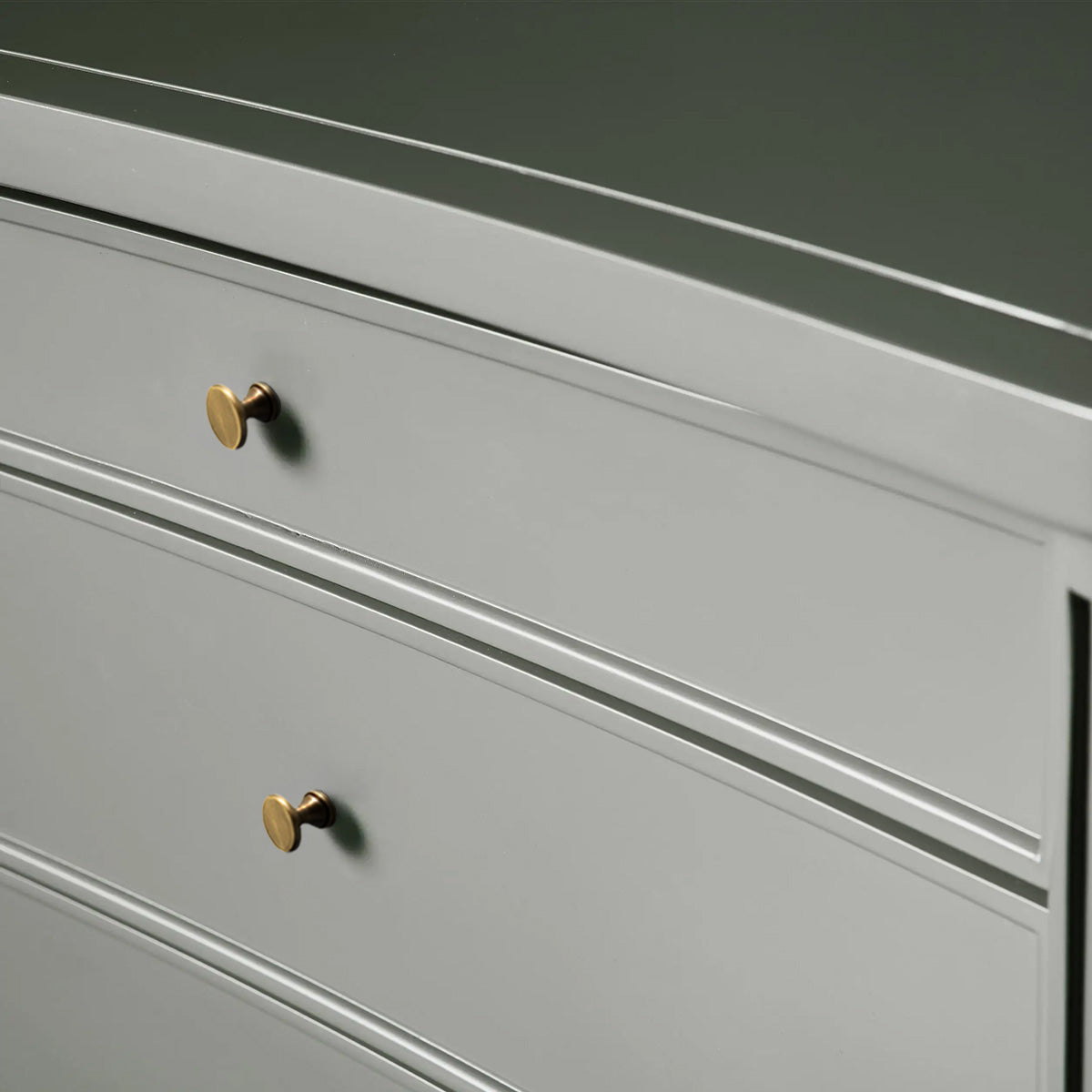 Table de chevet Henley avec tables de nuit en acajou massif, commode à 3 tiroirs et poignées en laiton