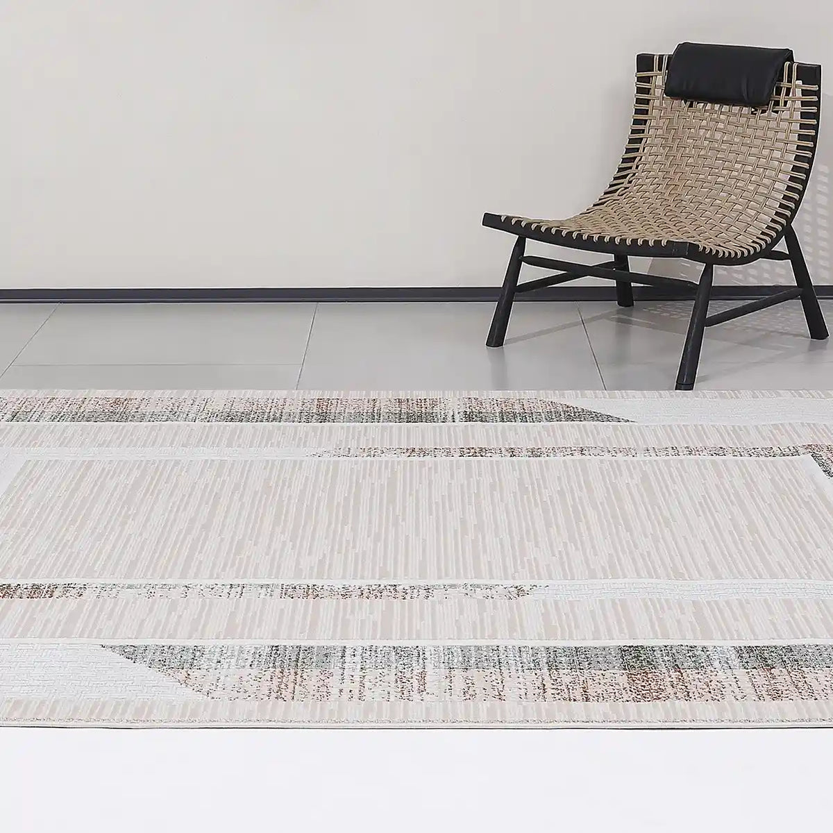 Tapis de zone neutre abstrait Meilade encadré avec cadre moderne de luxe léger avec tapis de style superposé