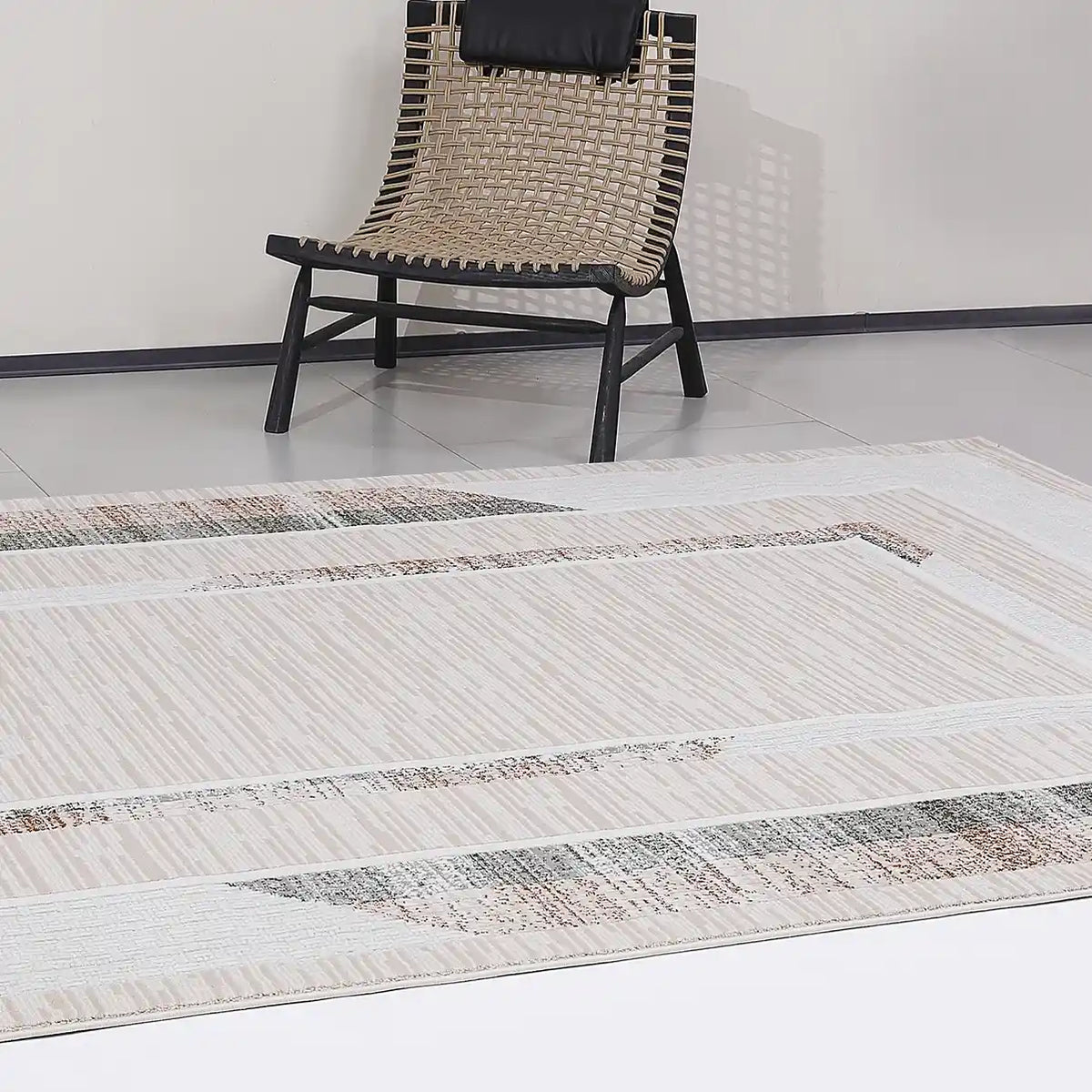 Tapis de zone neutre abstrait Meilade encadré avec cadre moderne de luxe léger avec tapis de style superposé