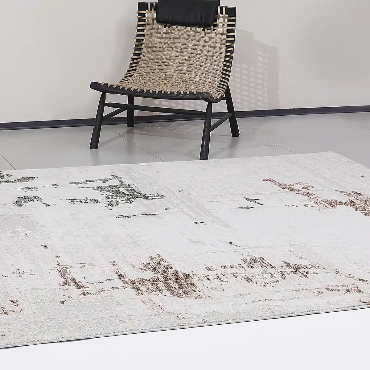 Tapis Melard lavé doux, motif abstrait neutre, sensation de détente et texture rétro, style moderne et doux.