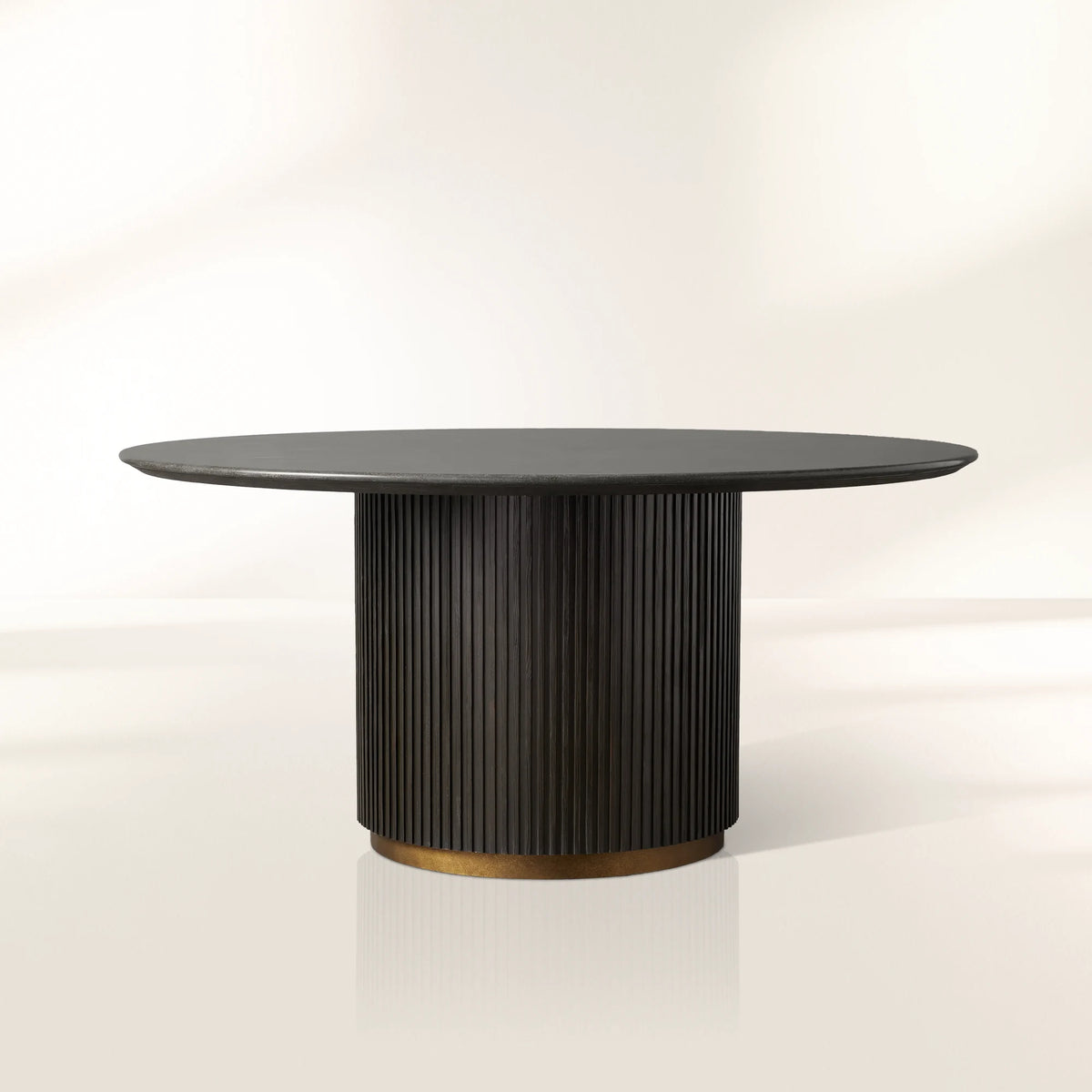 Plateau rond en marbre Finnley avec socle en bois