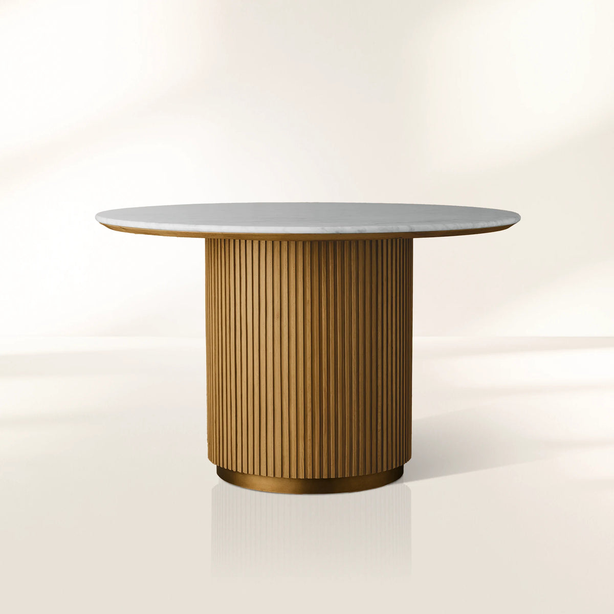 Plateau rond en marbre Finnley avec socle en bois