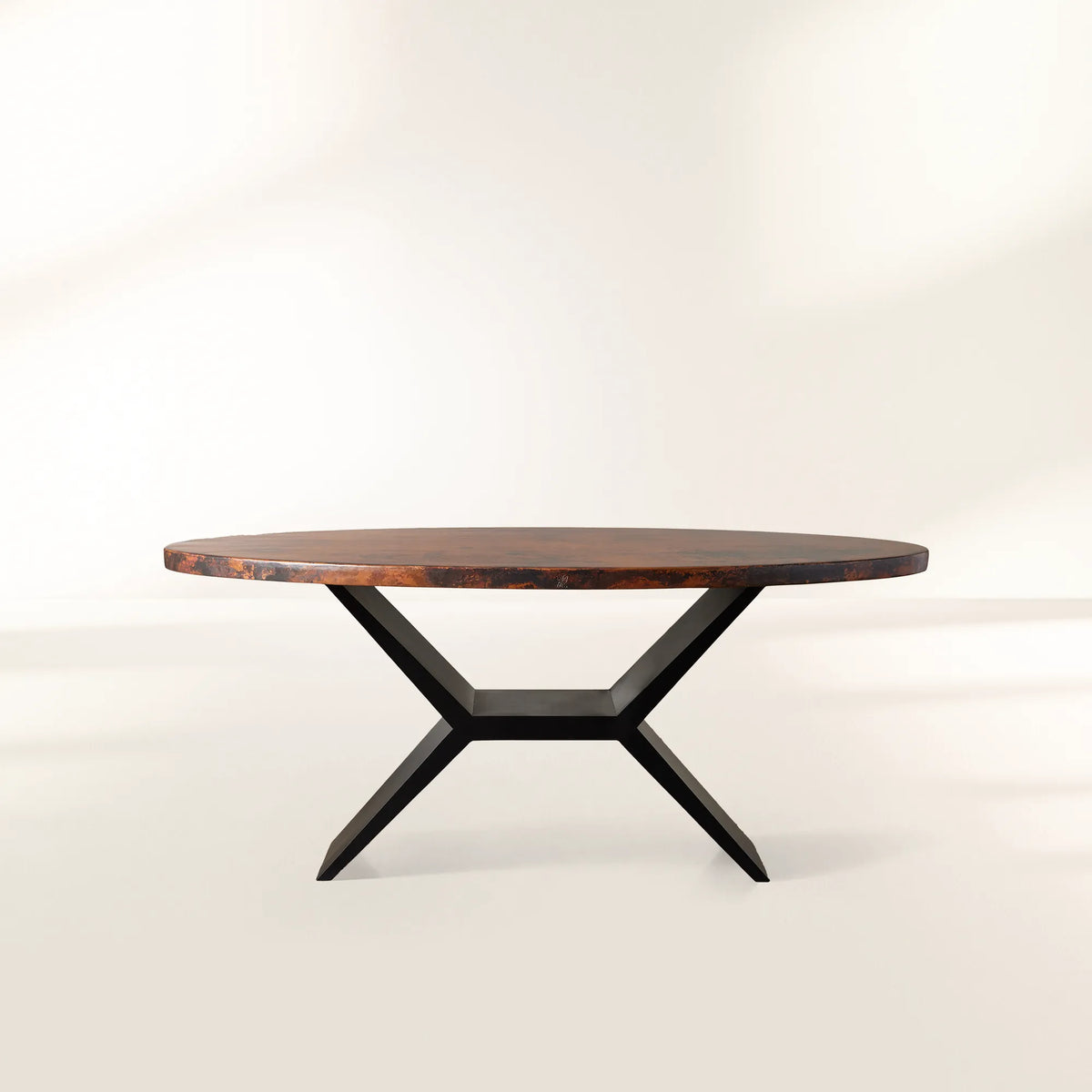 Table de salle à manger en métal recyclé avec piètement en fer Vertex et surface unique