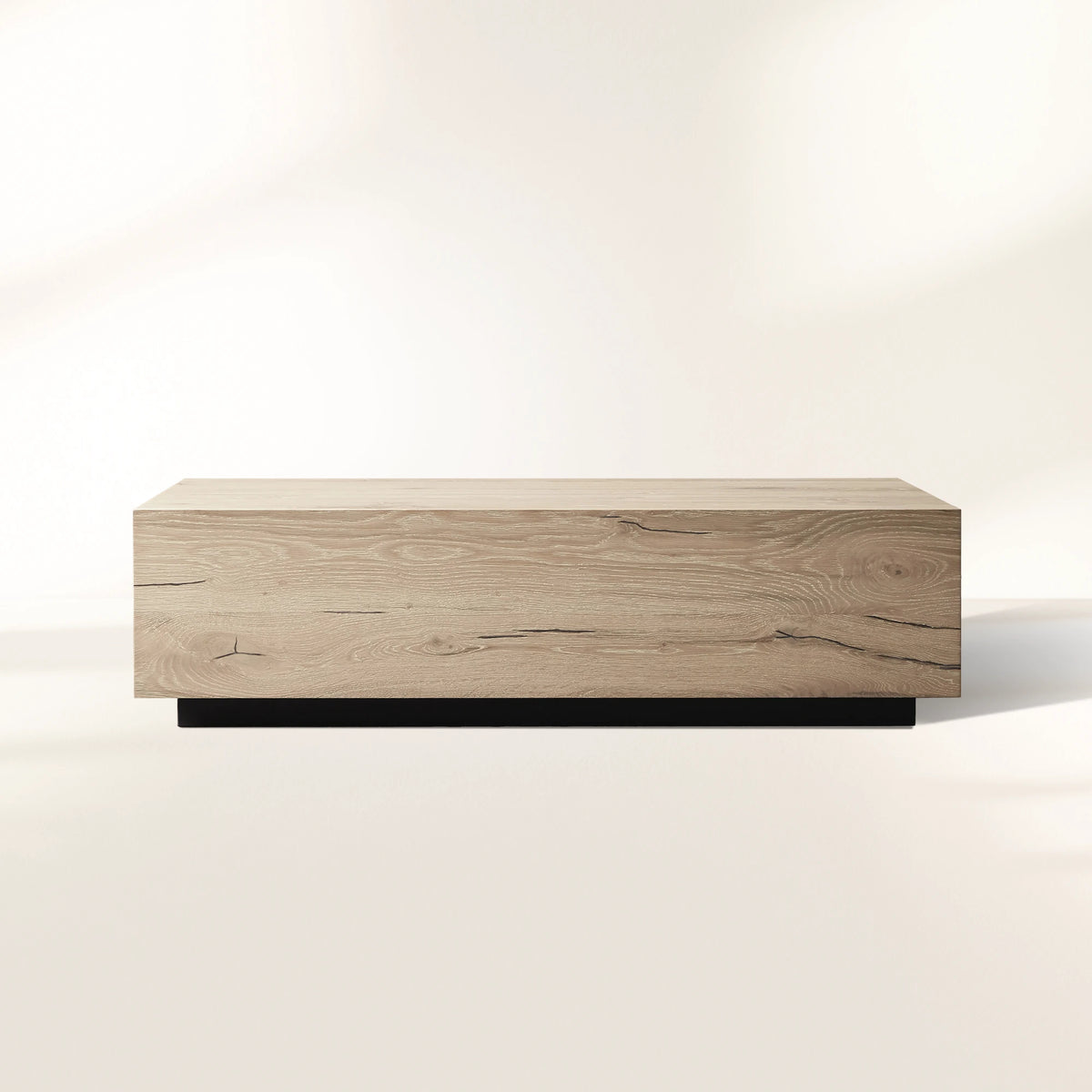 Table basse rectangulaire Sullivan avec placages en chêne massif et base à plinthe noire Table basse de salon