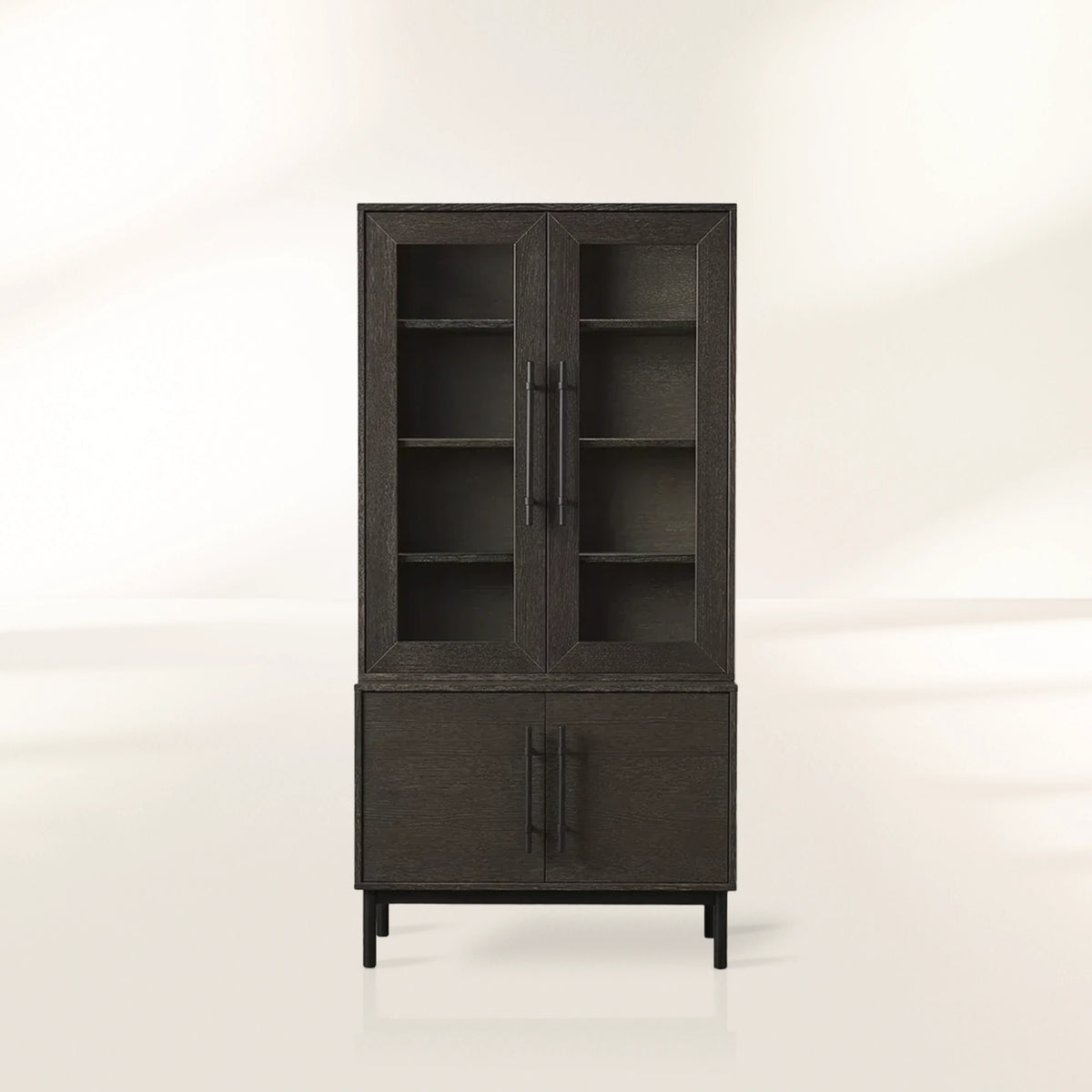 Hoher Vitrinenschrank aus Eichenholz von Sullivan, schwarzes rustikales Sideboard/Bücherregal