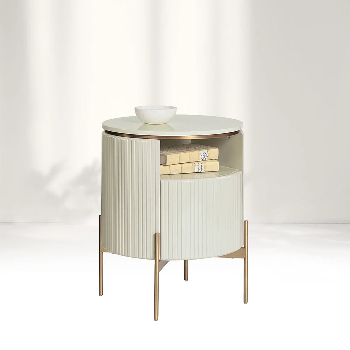 Table de chevet Panoso en bois avec base en acier doré, table de nuit de luxe