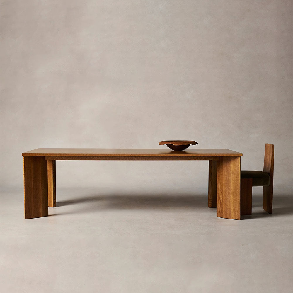 Table de salle à manger rectangulaire en bois Yorn avec piètement incliné