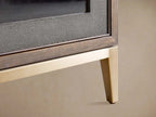 Malone Vitrine aus strukturiertem Leder, hoher Holzschrank mit Glastüren