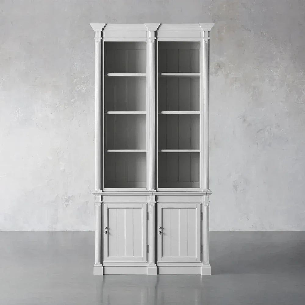 Schmaler, hoher Vitrinenschrank aus Pappelholz im neoklassizistischen Stil, Vintage-Beistellschrank für das Wohnzimmer in Athen
