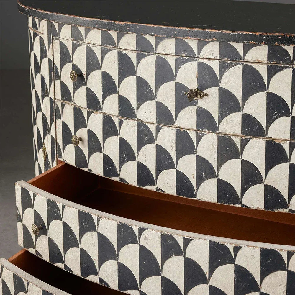 Buffet/meuble de rangement moderne en bois de peuplier Andretta, orné de motifs géométriques noirs et blancs