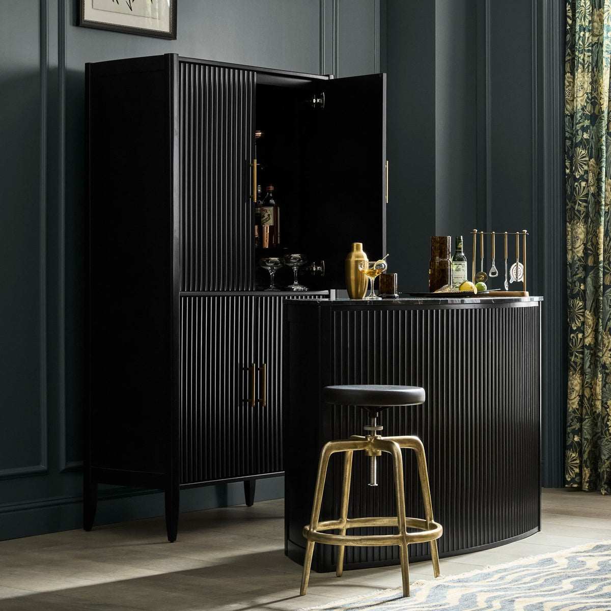 Meuble bar Louis Wood, armoire à vin, buffet d'inspiration constructiviste, porte-verres intégré