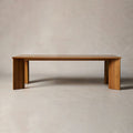 Table de salle à manger rectangulaire en bois Yorn avec piètement incliné