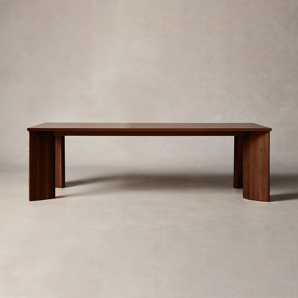 Table de salle à manger rectangulaire en bois Yorn avec piètement incliné